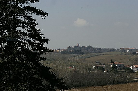 Veduta del Castello di Marciano dalla Villa di Canfoiano