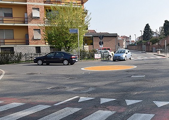 Nuovo asfalto per le strade santenesi.