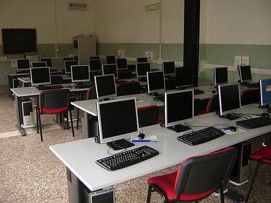 aula informatica 26 postazioni