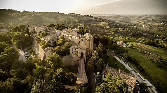 castello-di-montegridolfo-hotel-palazzo-viviani_1000_560_698_1527002530