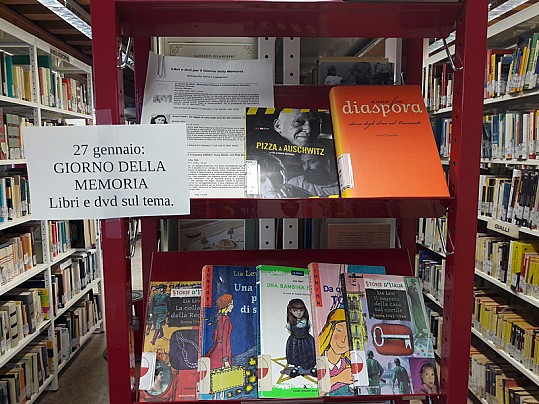 Scaffale Biblio Giorno della memoria 2
