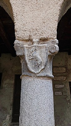 capitello corte dell'Ospedale piccola