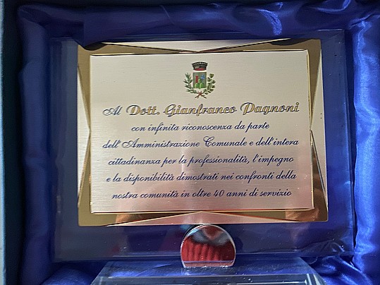 Targa Pensione In Alluminio Con Cofanetto Velluto - Regalo Elegante Con Pergamena Dorata 20x15cm - Foto 10