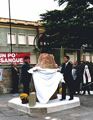 inaug_monum_1999