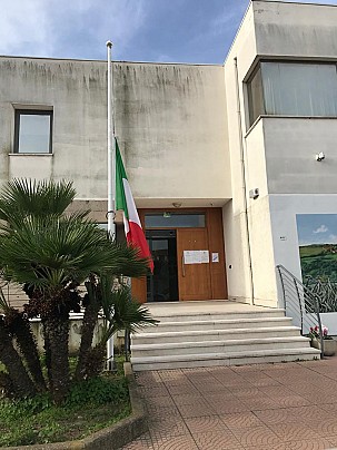 bandiera a mezz'asta